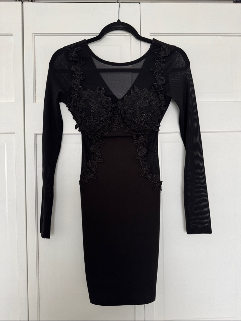 Windsor Black Long-Sleeve Lace Applique Bodycon Dress